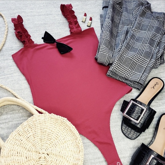 🚨//All that Sass bodysuit// Berry ruffle bodysuit - Picture 2 of 4